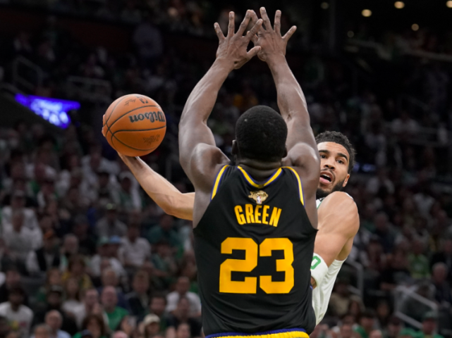 雷竞技网页版 -NBA季后赛赛程吃紧，莱比锡窗口期主帅复盘，球迷炸锅，临场指挥获称赞 